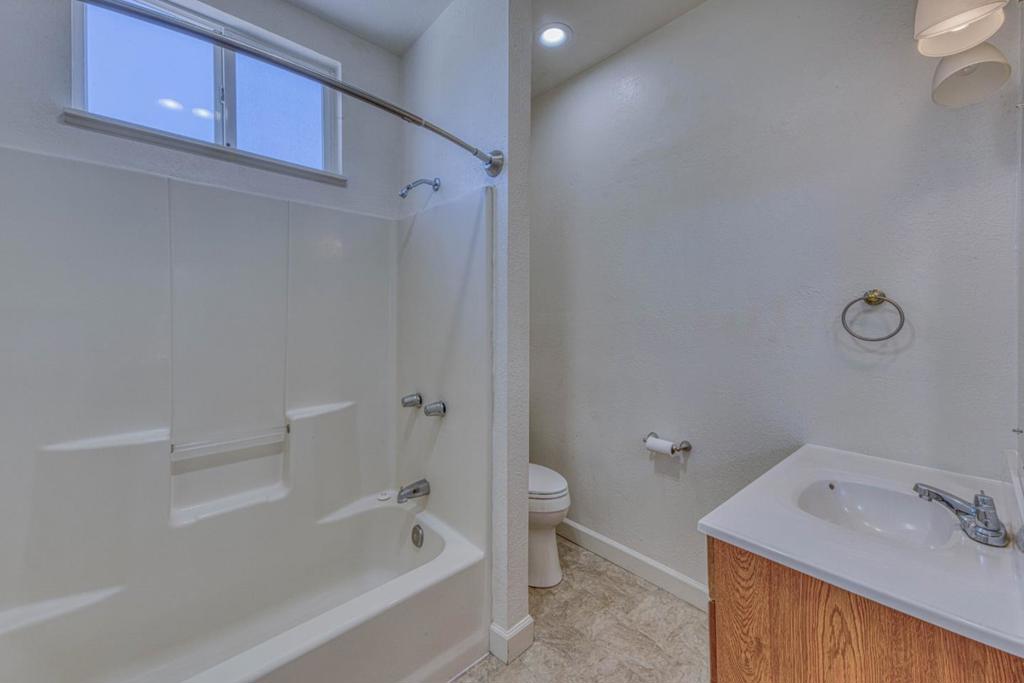 399 Hoffman Avenue Property Photo 13