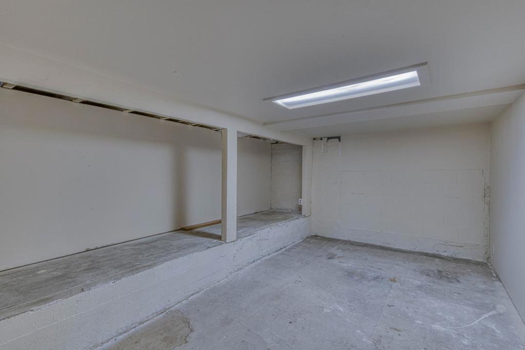 399 Hoffman Avenue Property Photo 19