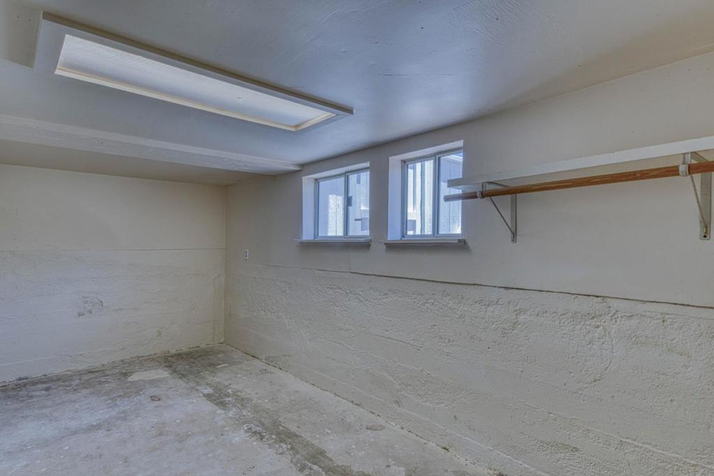 399 Hoffman Avenue Property Photo 21