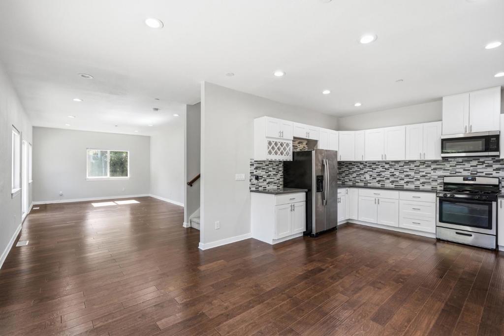 6188 Oakdale Avenue Property Photo 12