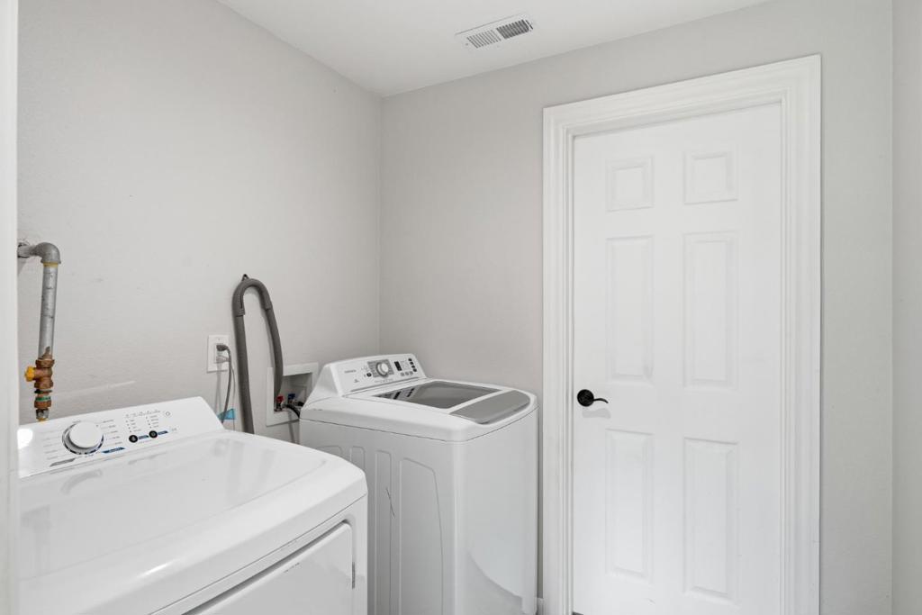 6188 Oakdale Avenue Property Photo 31