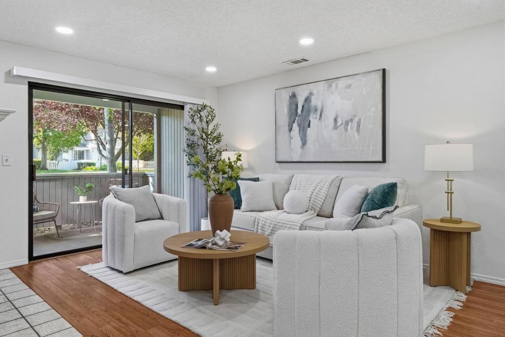 5029 Shalimar Circle Property Photo 1