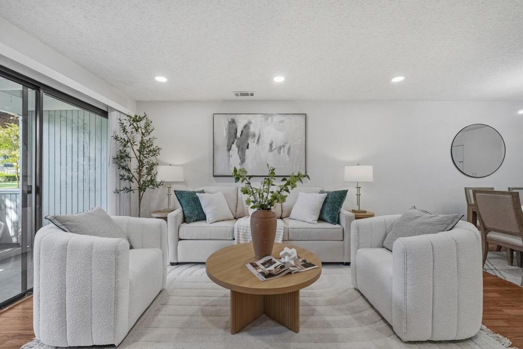 5029 Shalimar Circle Property Photo 4