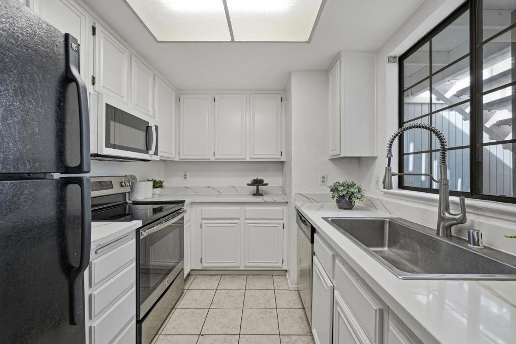 5029 Shalimar Circle Property Photo 10