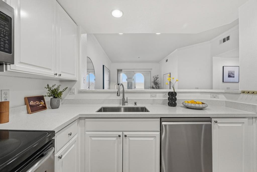 1883 Agnew Road 424 Property Photo 3
