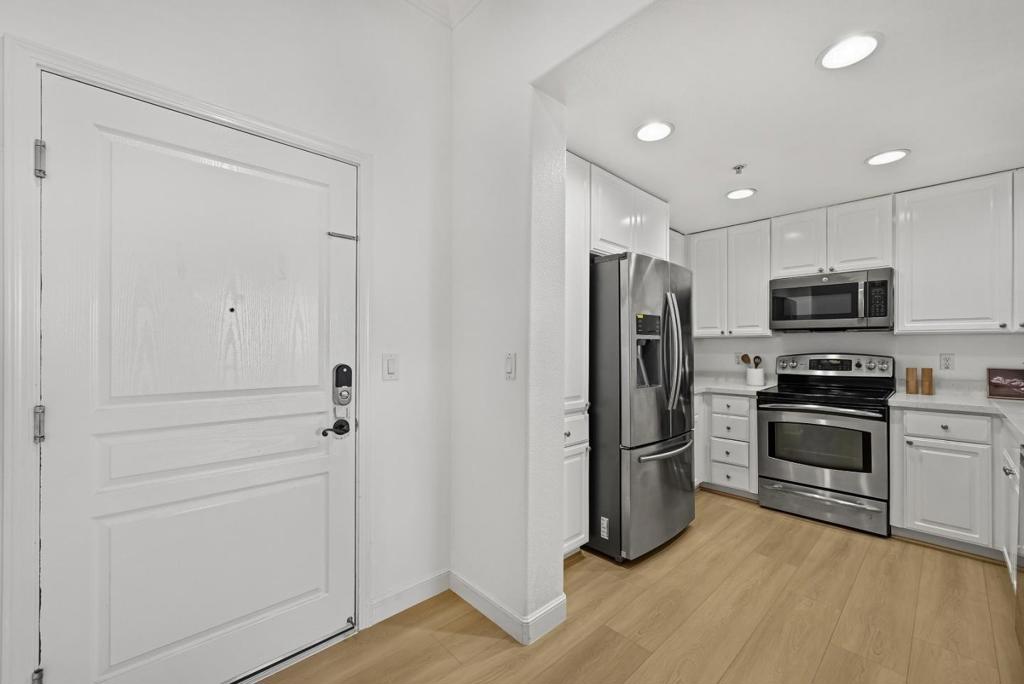 1883 Agnew Road 424 Property Photo 5