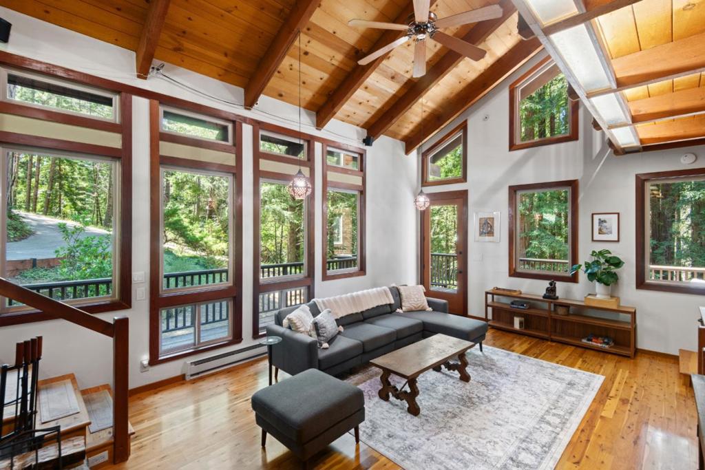 17388 Tressel Pass Road Property Photo 3