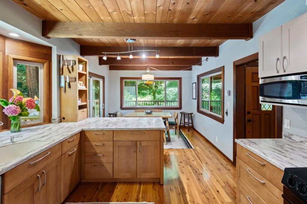 17388 Tressel Pass Road Property Photo 7