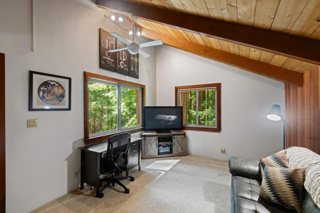 17388 Tressel Pass Road Property Photo 16