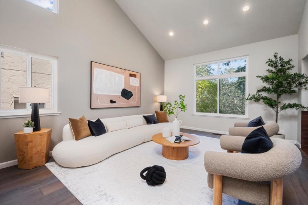 2391 Lyall Way Property Photo 3