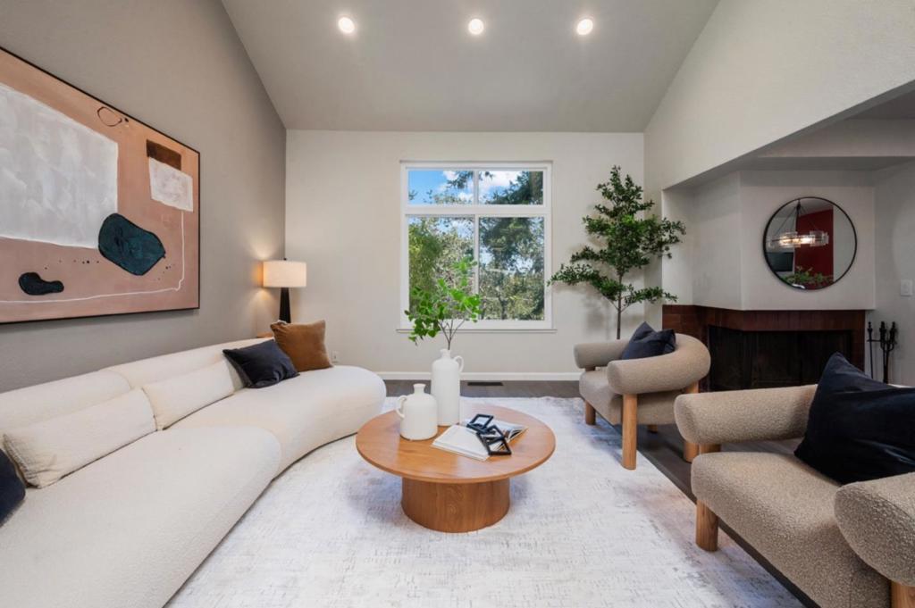 2391 Lyall Way Property Photo 5