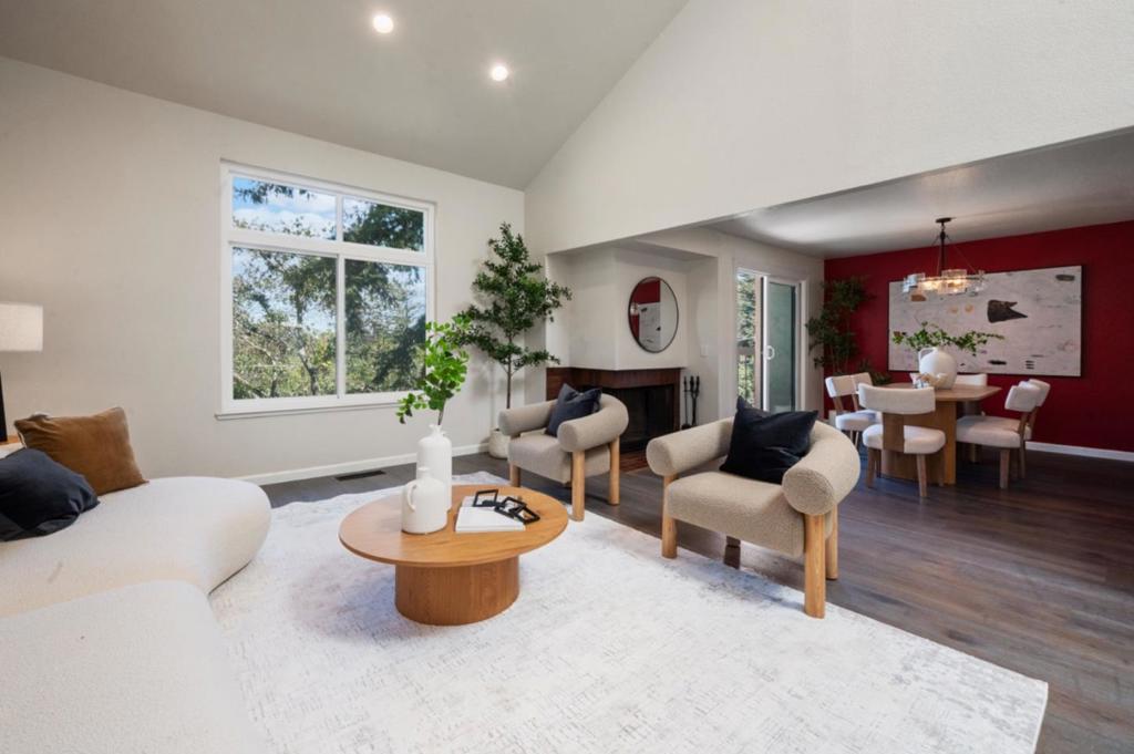 2391 Lyall Way Property Photo 6