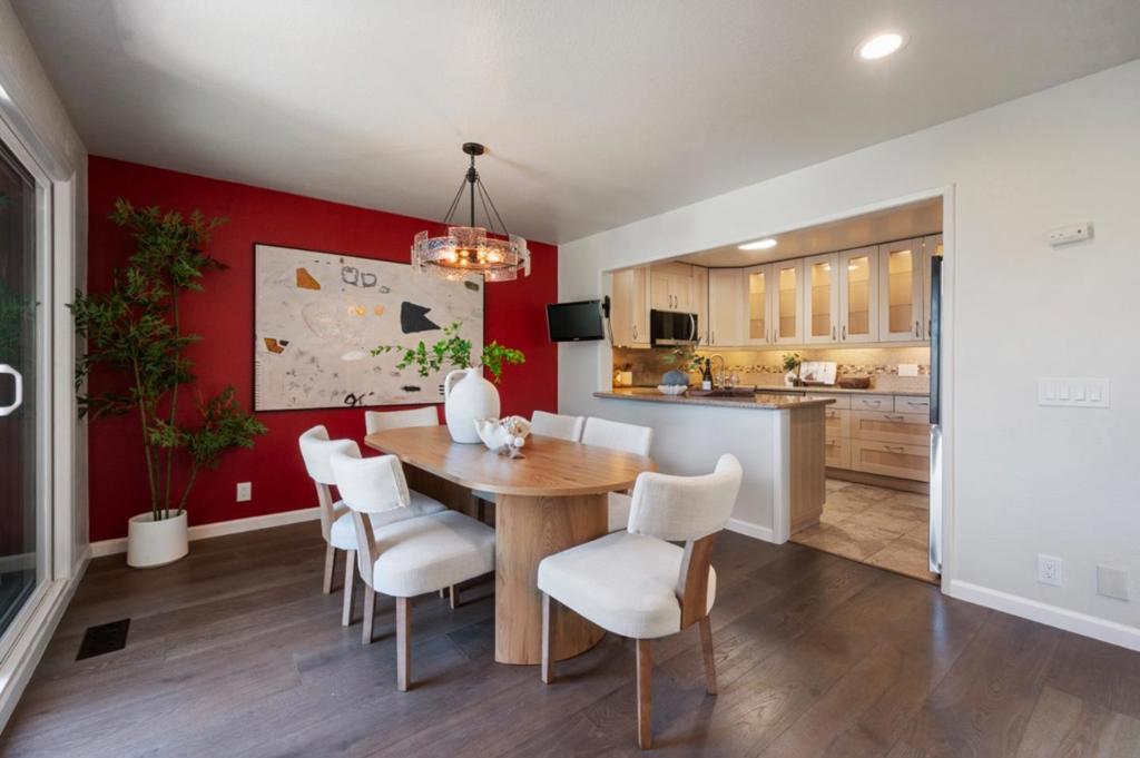 2391 Lyall Way Property Photo 10