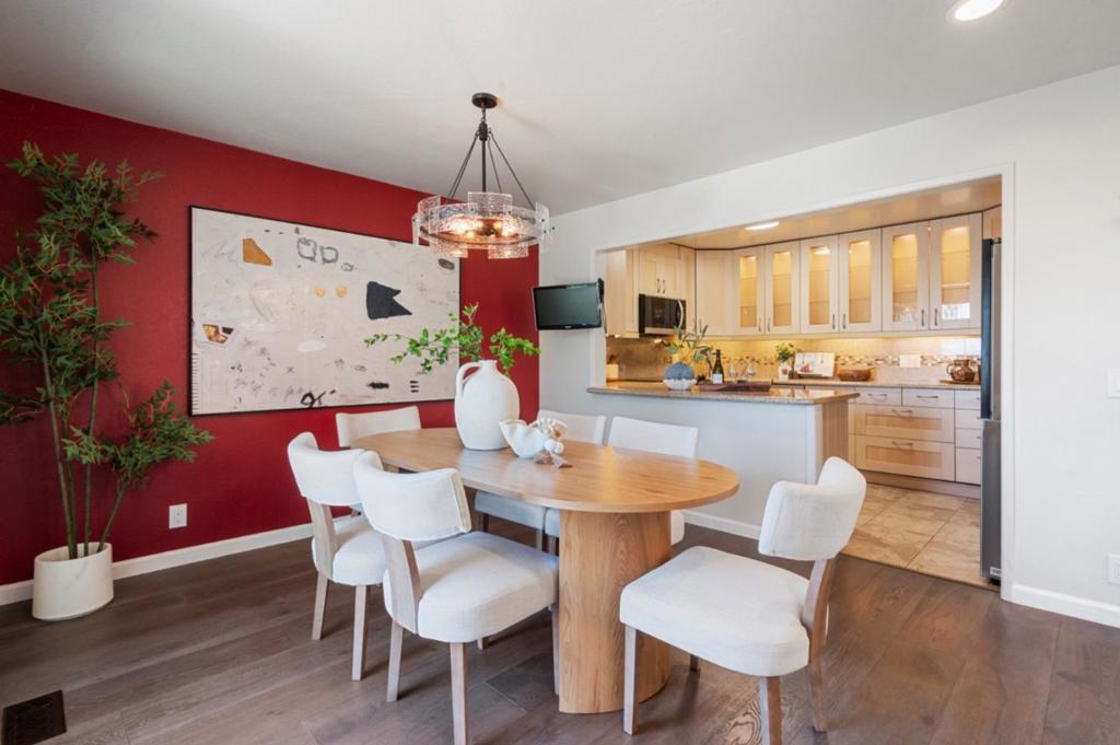 2391 Lyall Way Property Photo 11