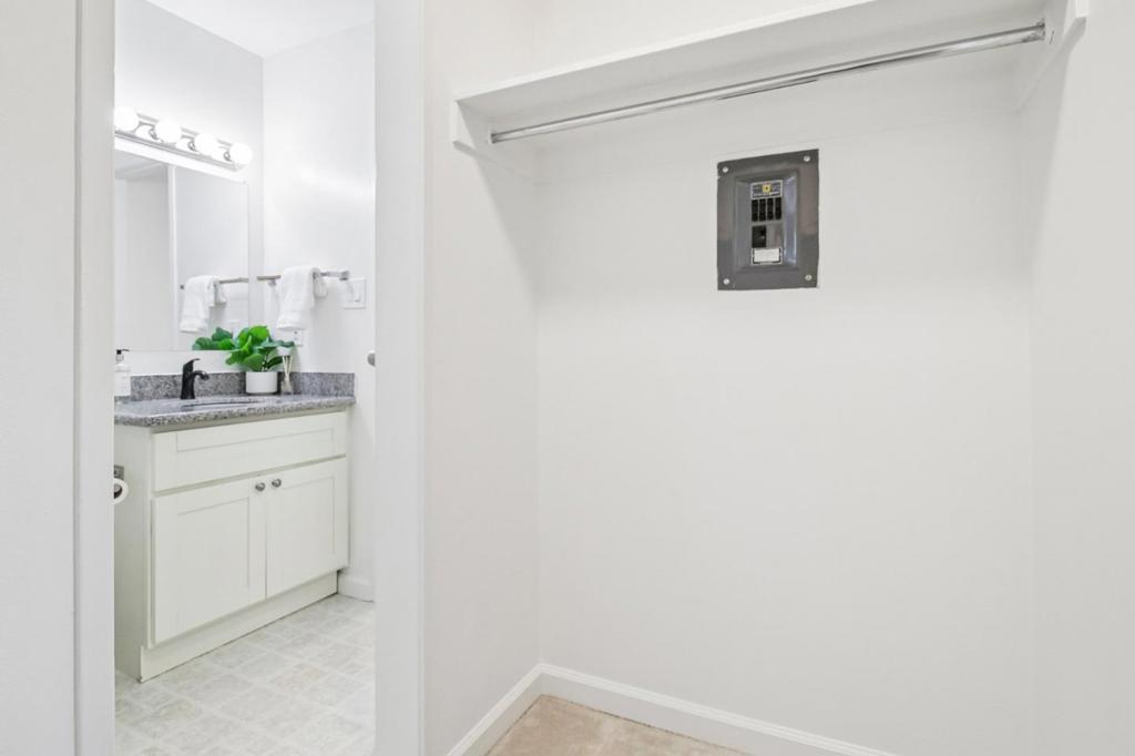 814 N Delaware Street 504 Property Photo 15