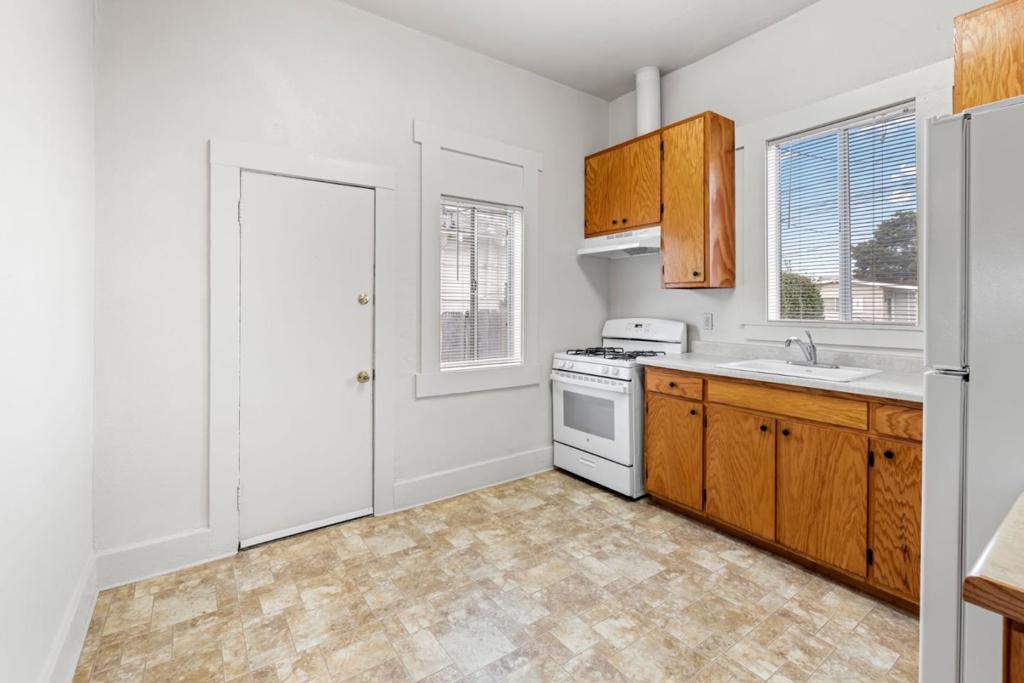 Lang Street Property Photo 16
