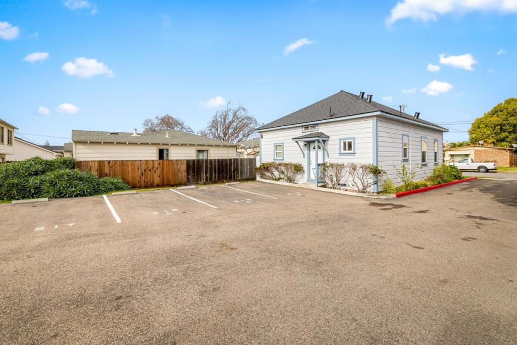 Lang Street Property Photo 23