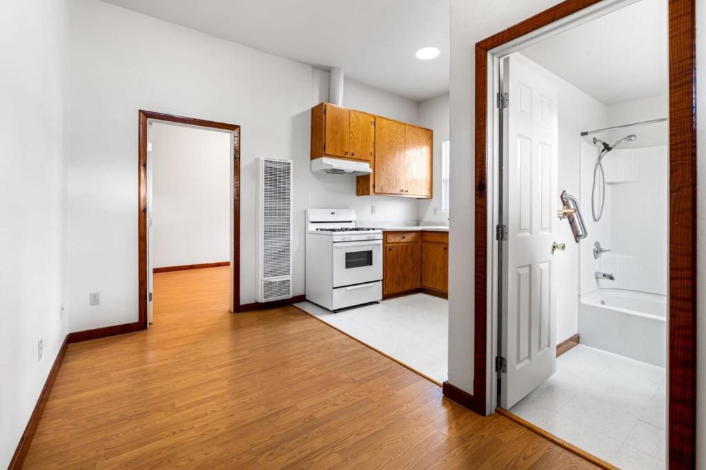 Lang Street Property Photo 25