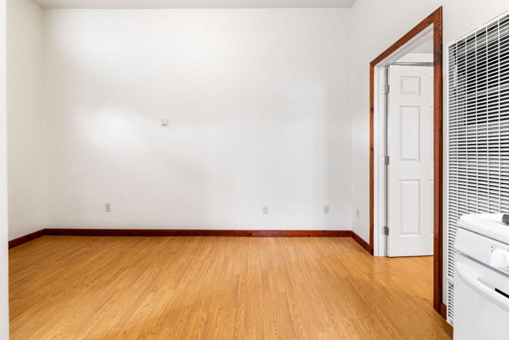 Lang Street Property Photo 28