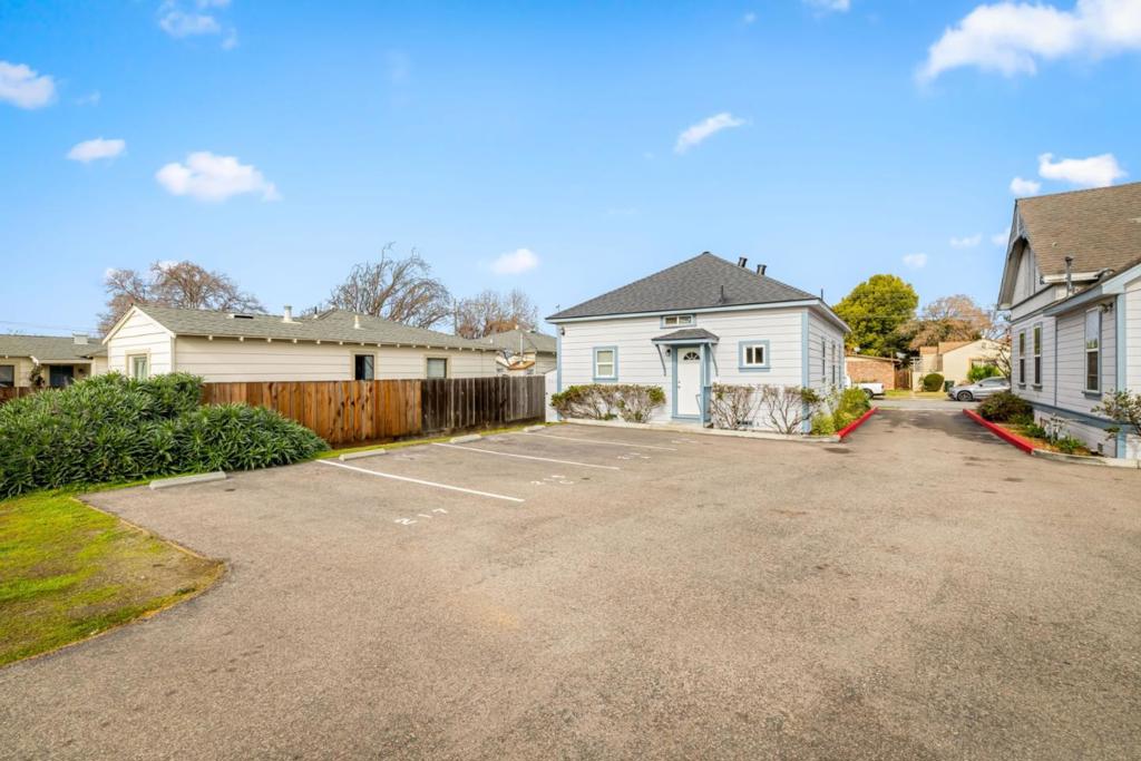 Lang Street Property Photo 33