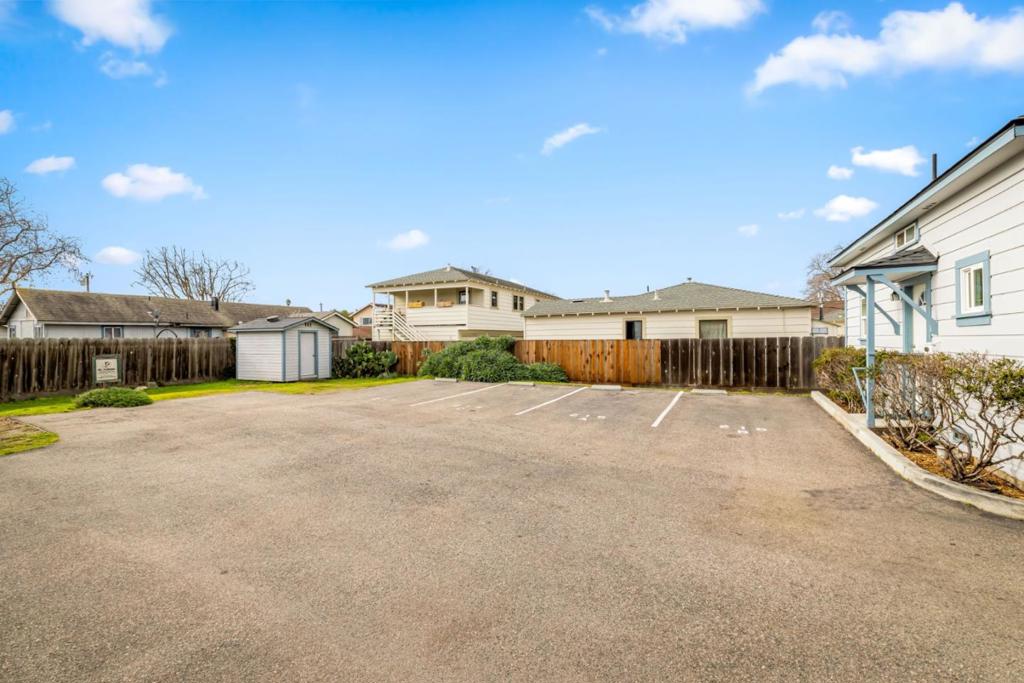 Lang Street Property Photo 34