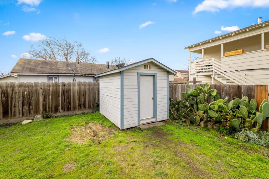 Lang Street Property Photo 35