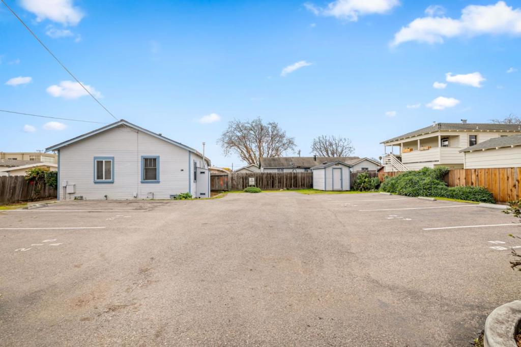 Lang Street Property Photo 36
