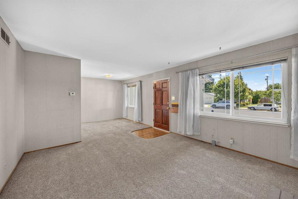8431 Wayland Lane Property Photo 7