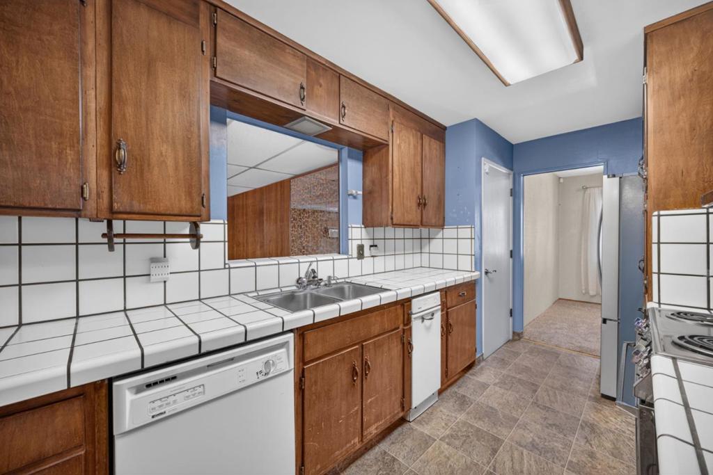 8431 Wayland Lane Property Photo 11