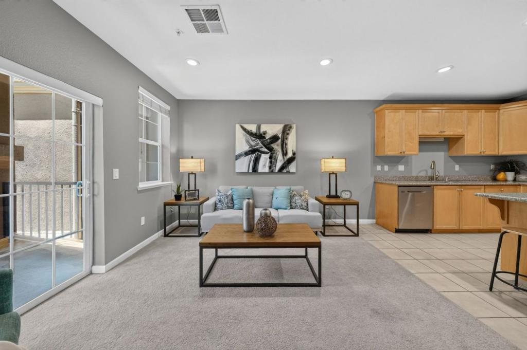 88 N Jackson Avenue 307 Property Photo 2