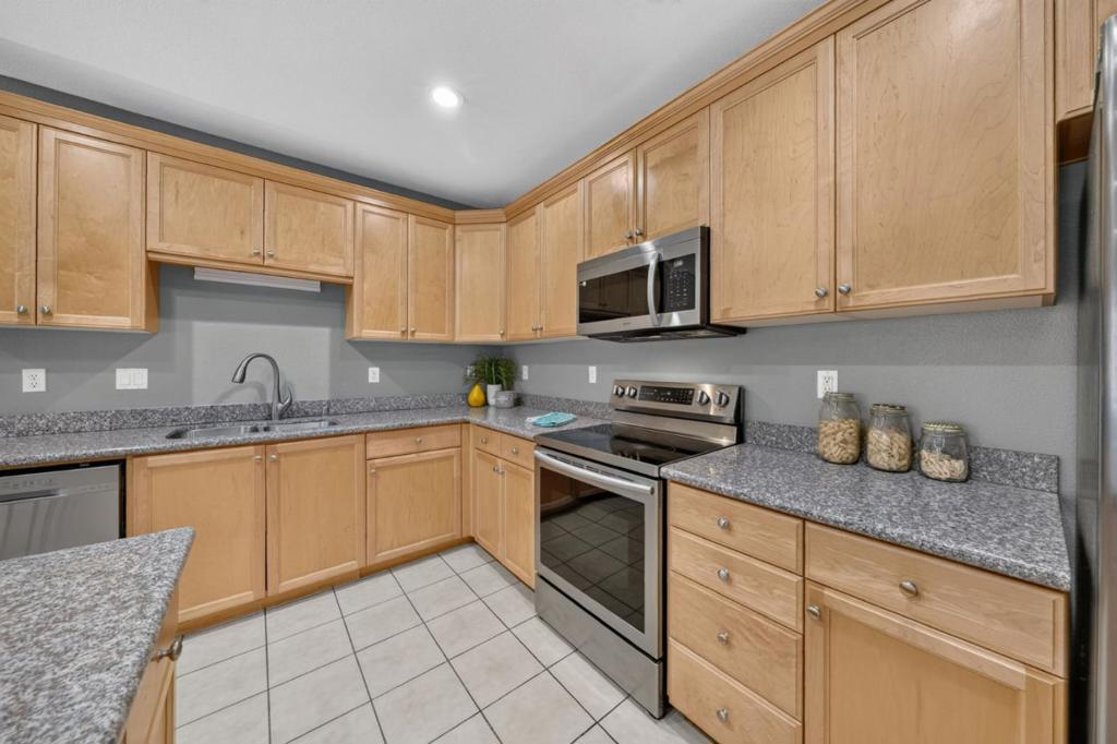 88 N Jackson Avenue 307 Property Photo 7