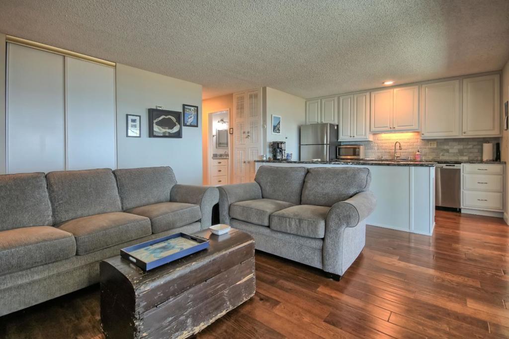 825 Balboa Avenue 205 Property Photo 3