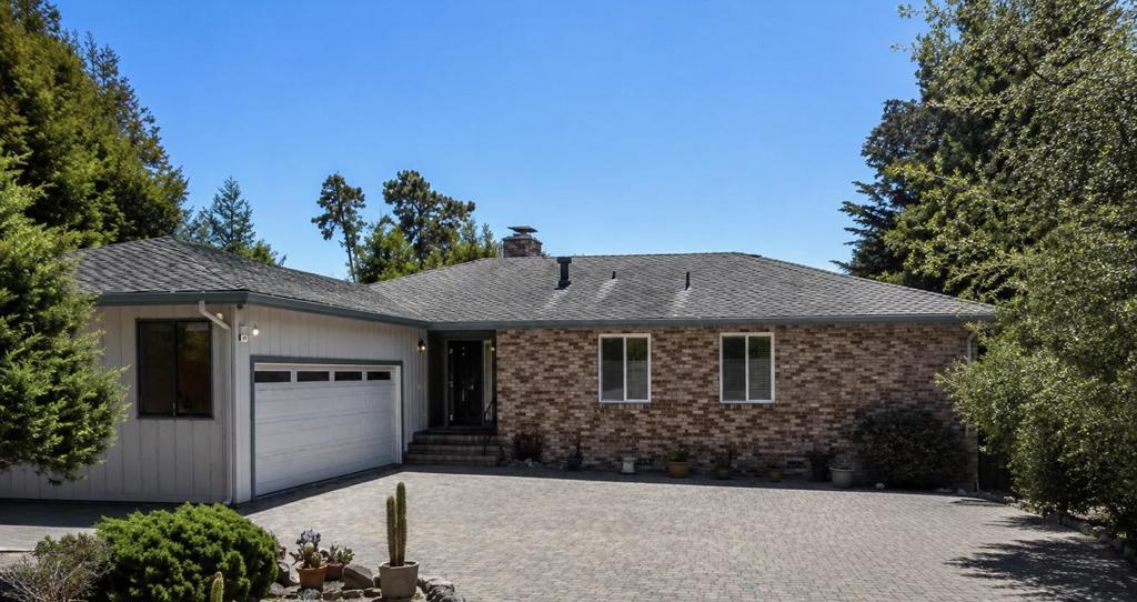 3076 Strawberry Hill Rd Property Photo 1
