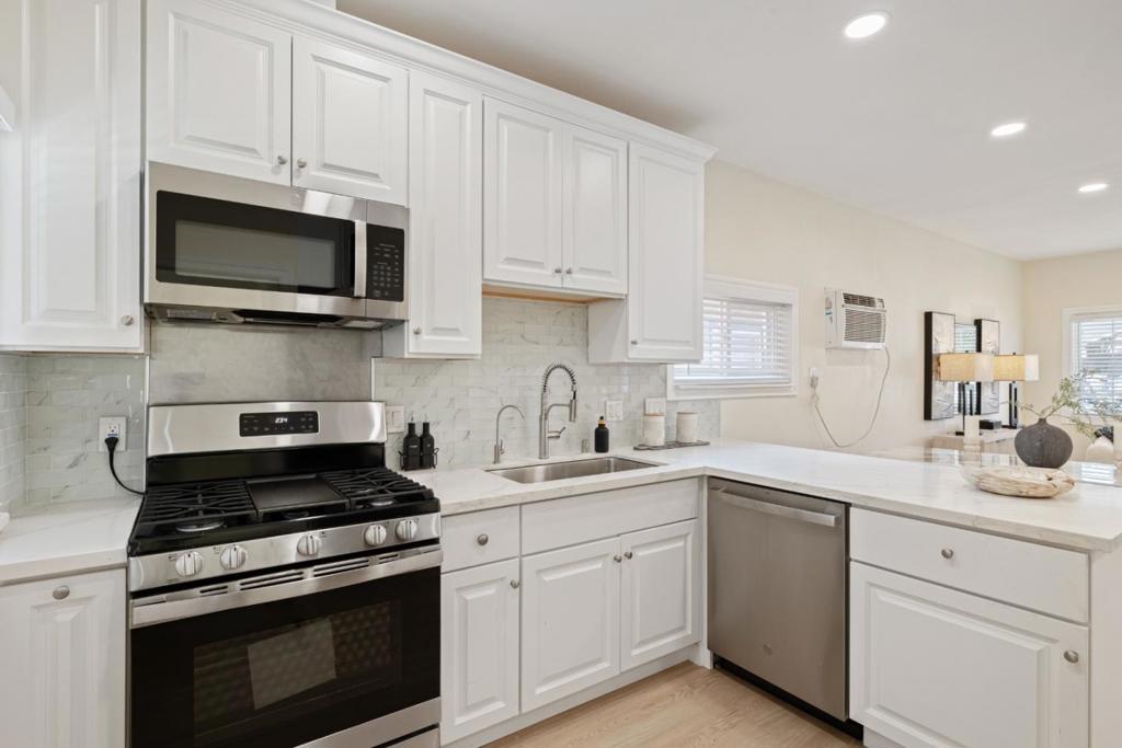 1247 Benton Street Property Photo 6