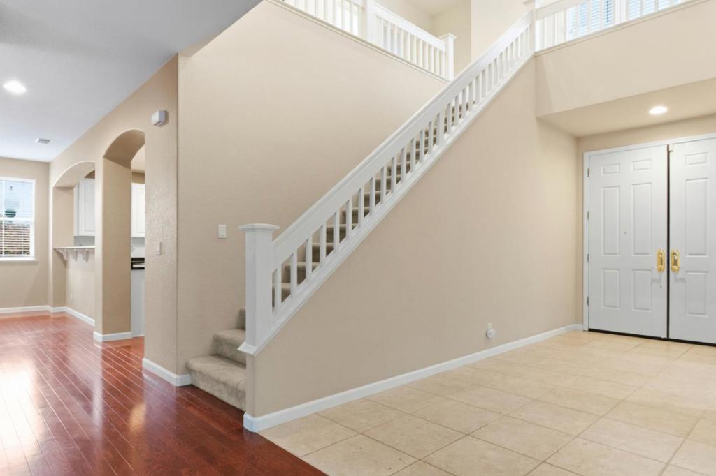 5011 Pacific Crest Drive Property Photo 4