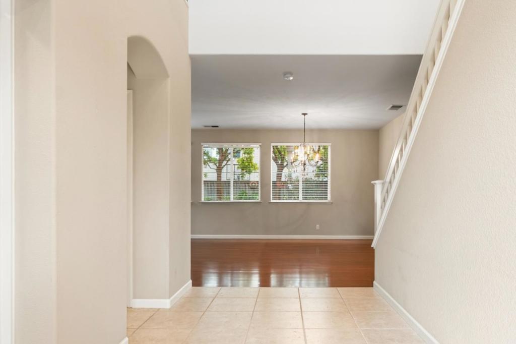 5011 Pacific Crest Drive Property Photo 6