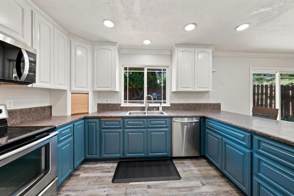 9932 Fairway Drive Property Photo 17