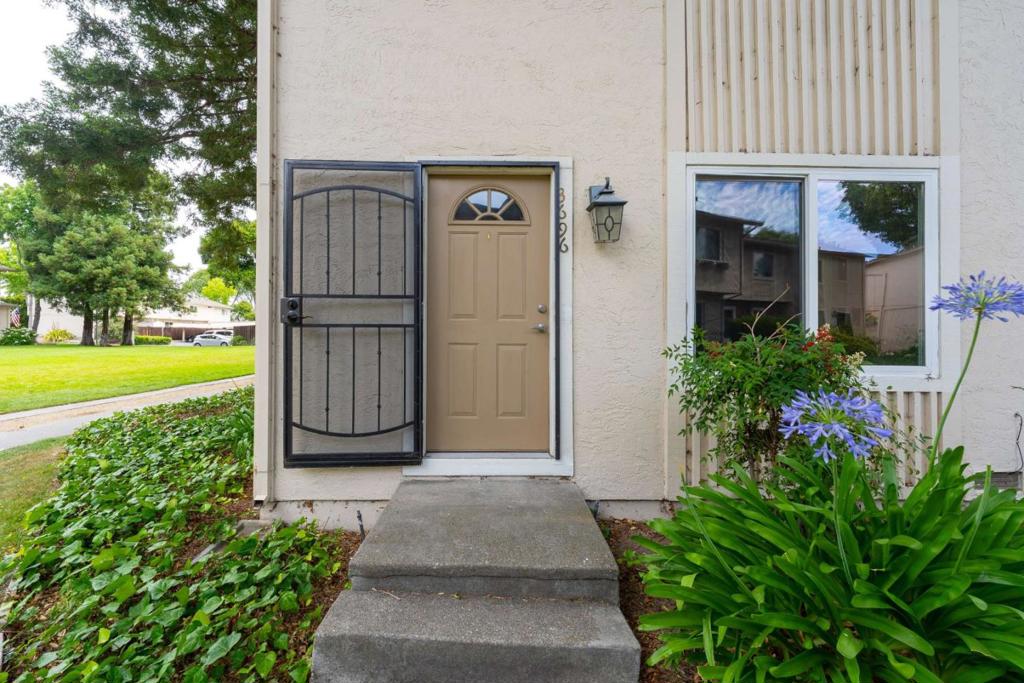 3696 Woodbine Way Property Photo 2