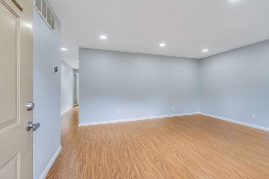 3696 Woodbine Way Property Photo 6