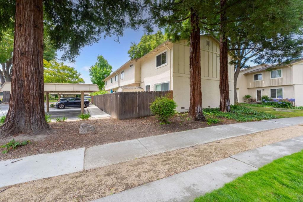 3696 Woodbine Way Property Photo 41