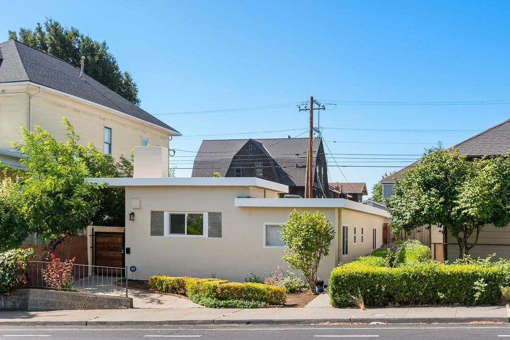 841 Georgia Street Property Photo 2