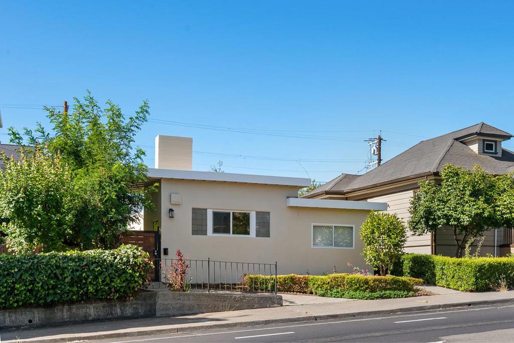 841 Georgia Street Property Photo 3