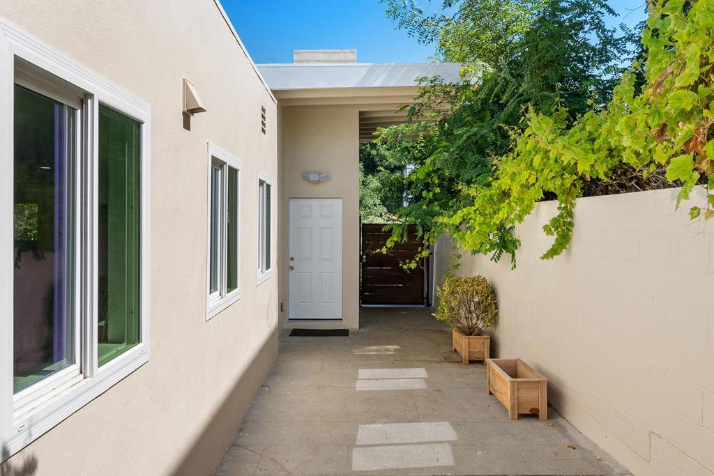 841 Georgia Street Property Photo 6