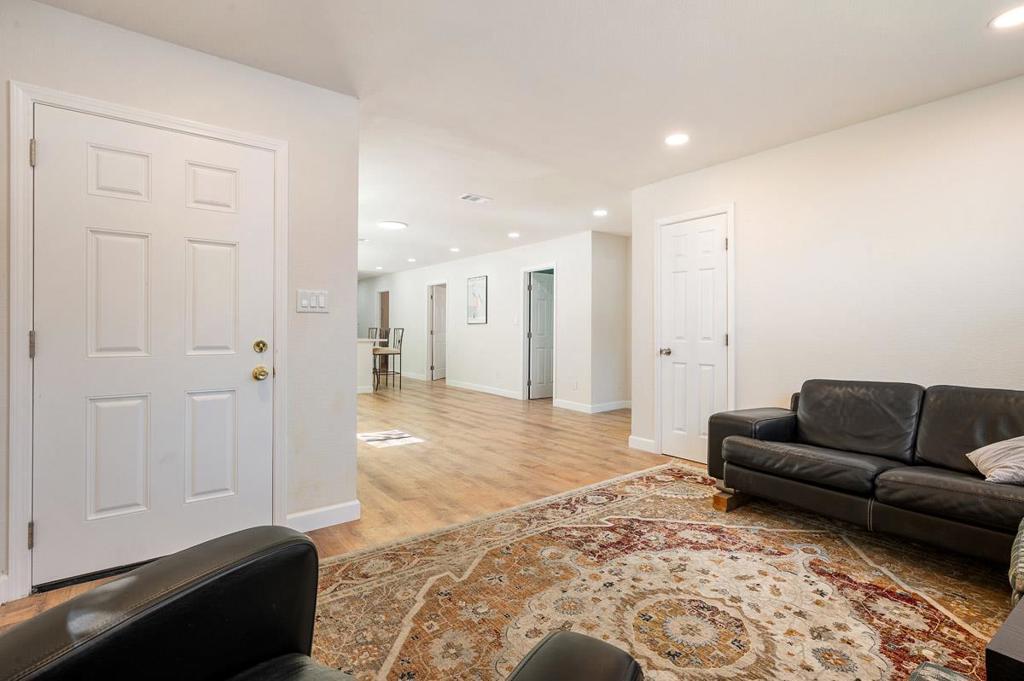 841 Georgia Street Property Photo 10