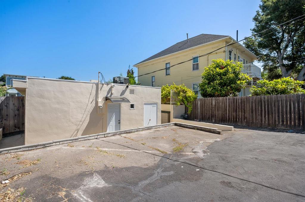 841 Georgia Street Property Photo 41