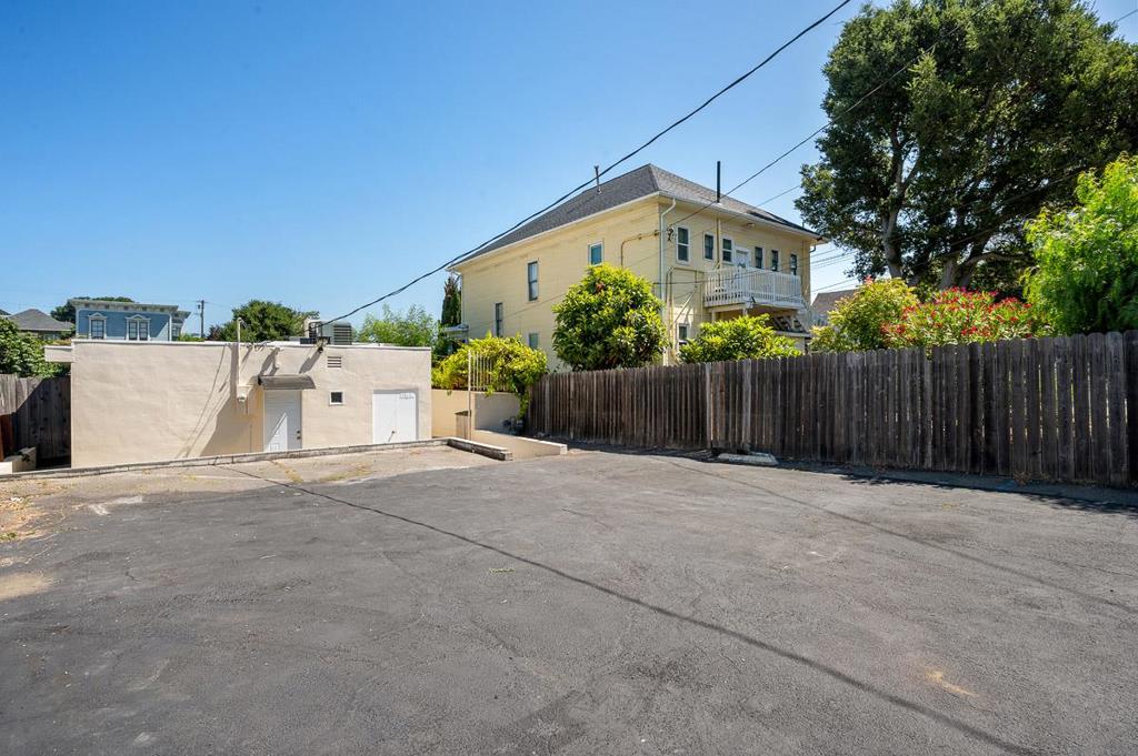 841 Georgia Street Property Photo 43