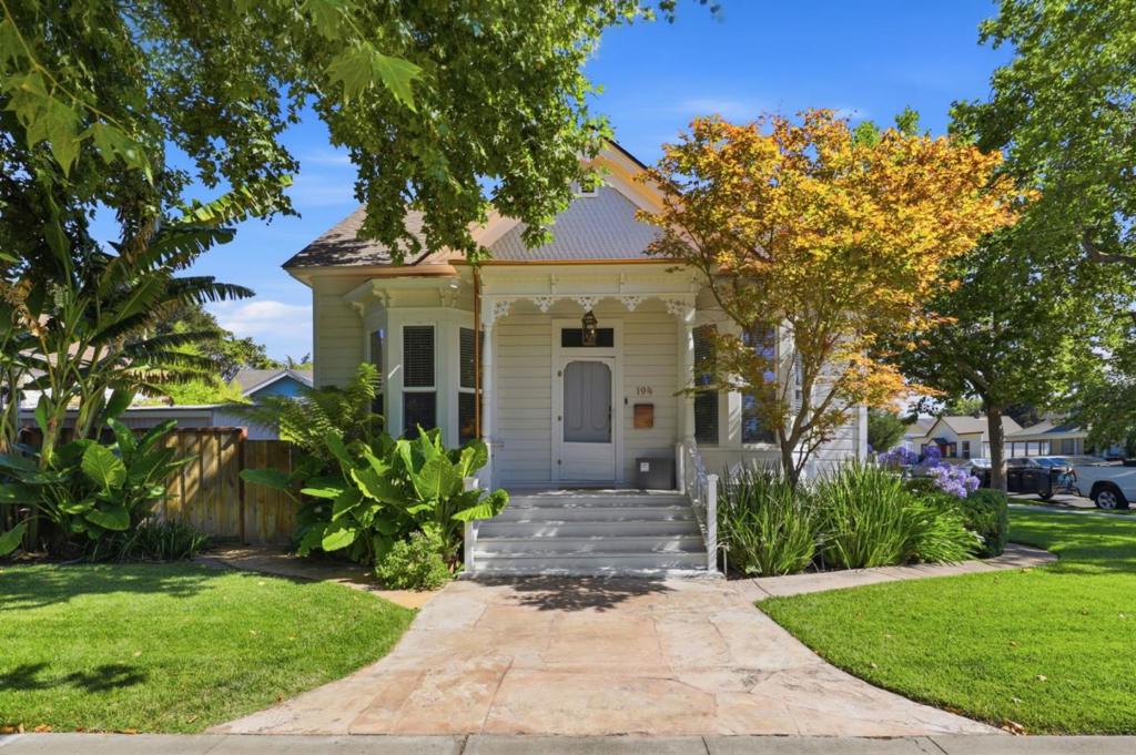 194 4th Street Property Photo 1