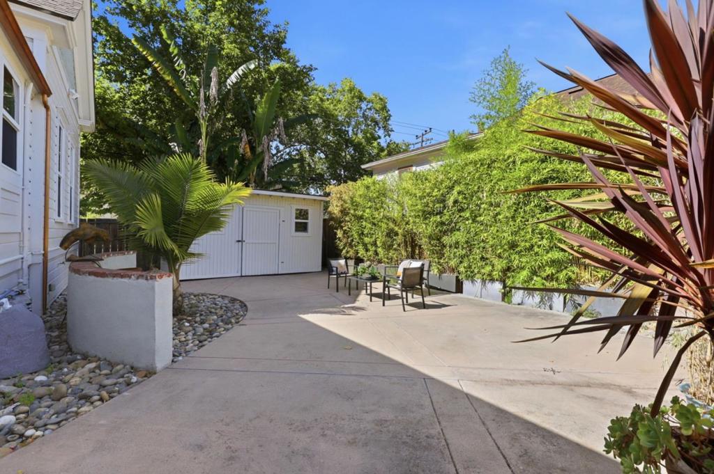 194 4th Street Property Photo 5