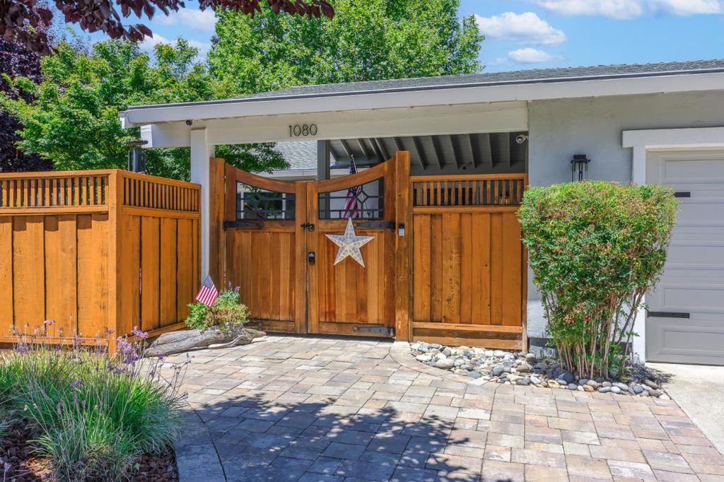 1080 Easy Street Property Photo 2