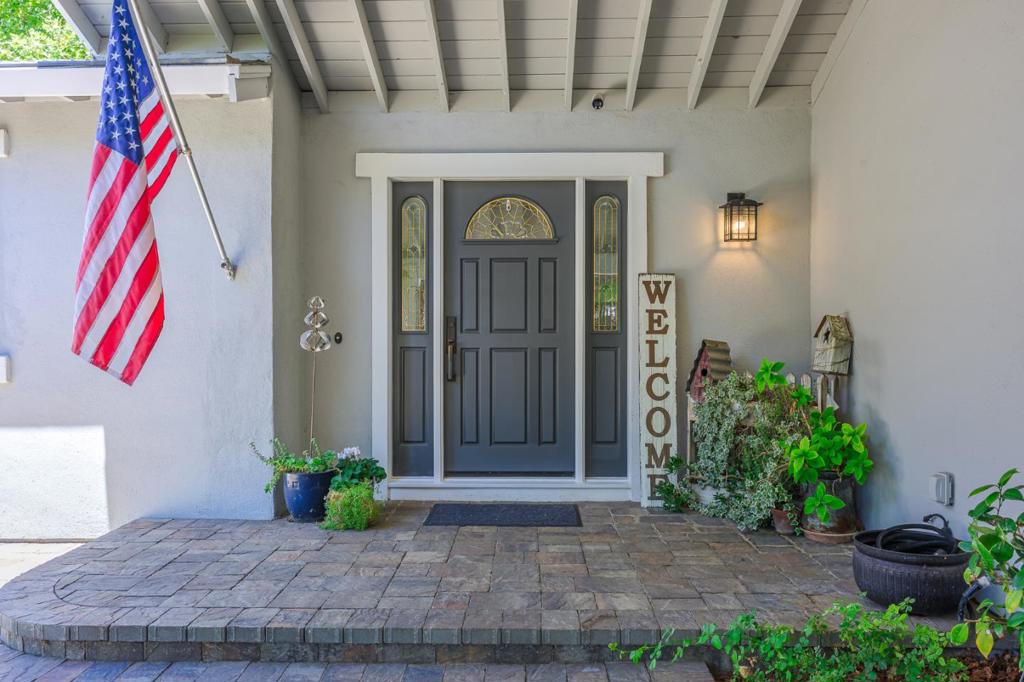 1080 Easy Street Property Photo 3